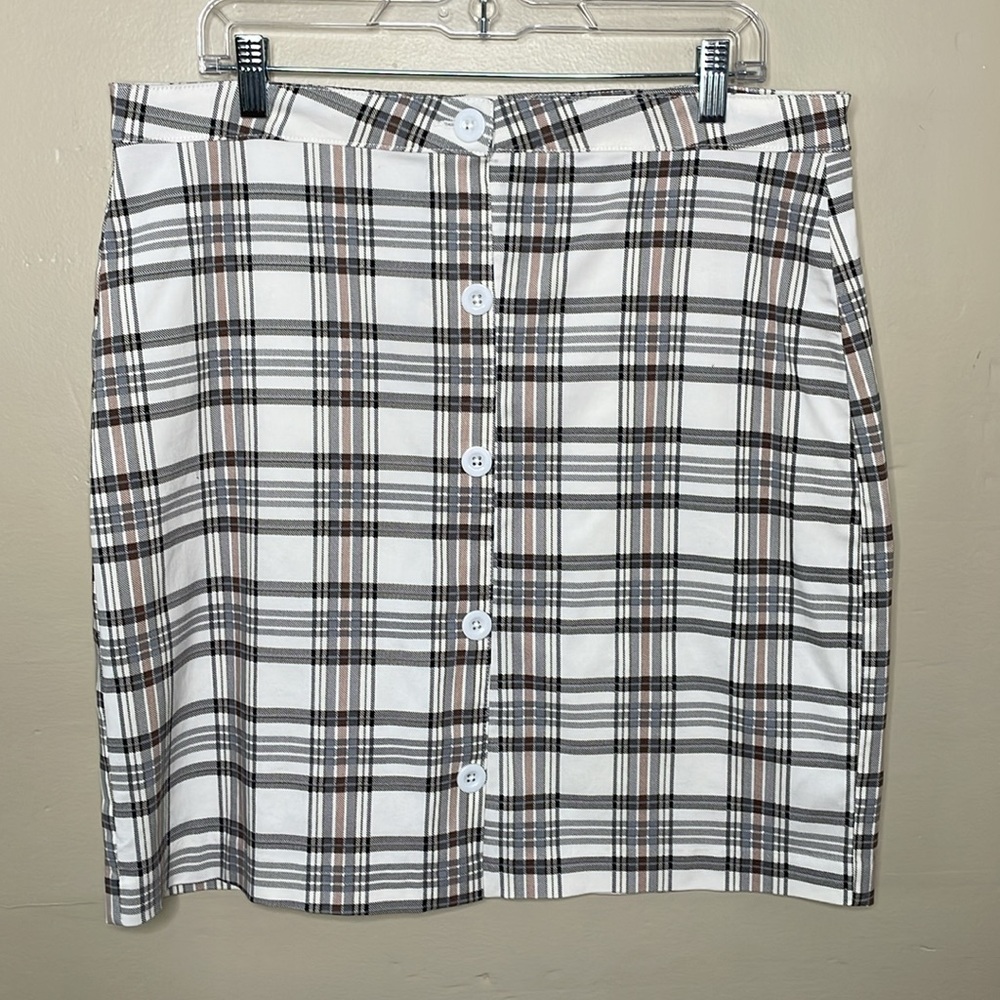 LIKE an ANGEL Plaid Skirt Gray & Tan Stretchy Pull-On Academia Button Detail 1X